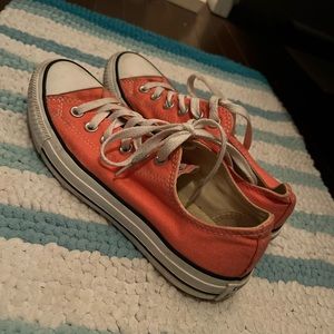 6.5 woman’s chucks